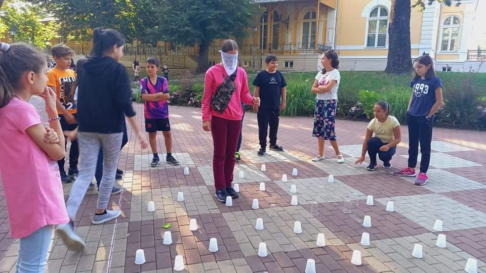 Atelier în aer liber, cu elevi și voluntari, la Fun Days Erasmus
