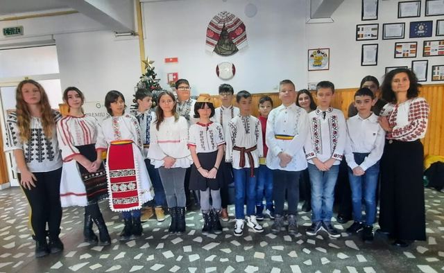 1 Decembrie — Ziua Națională — clasa lui Bella (fotografia 10 din 10)